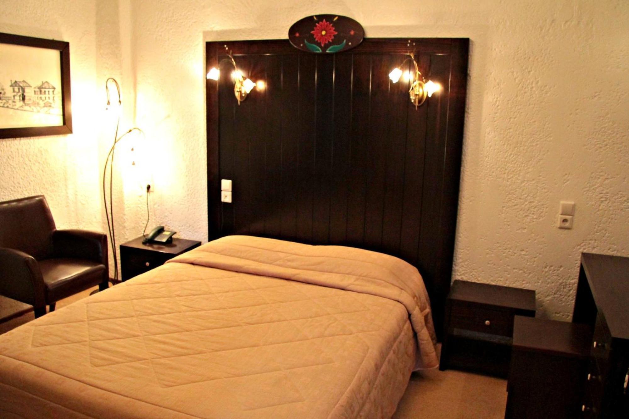 Hotel Taxiarches Aristi Buitenkant foto