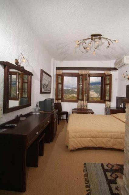Hotel Taxiarches Aristi Buitenkant foto