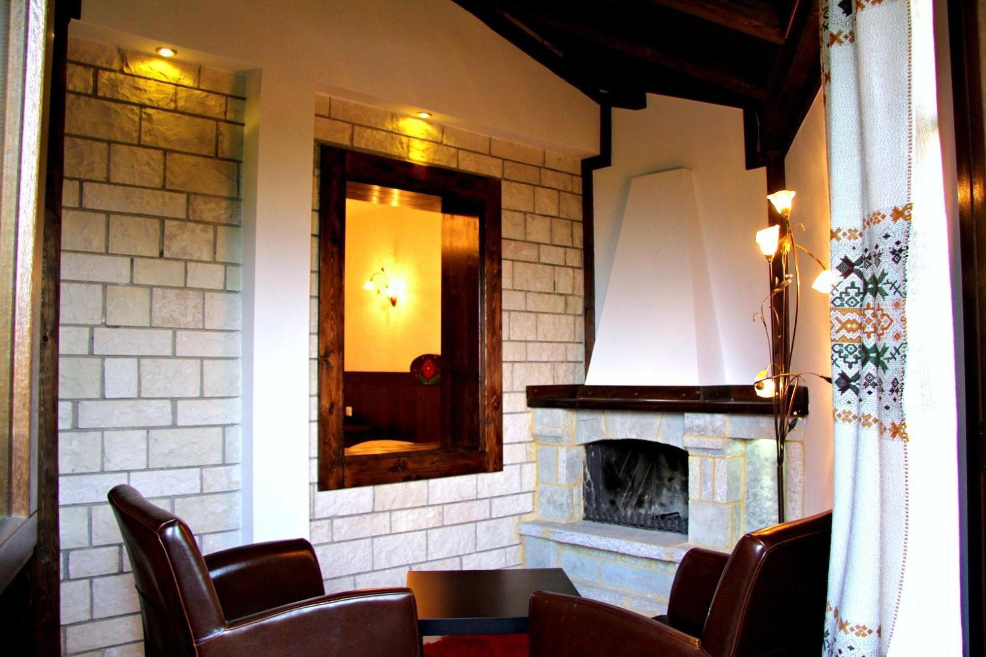 Hotel Taxiarches Aristi Buitenkant foto