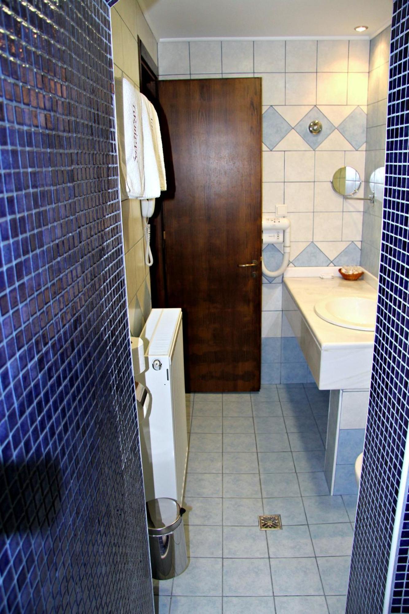Hotel Taxiarches Aristi Buitenkant foto