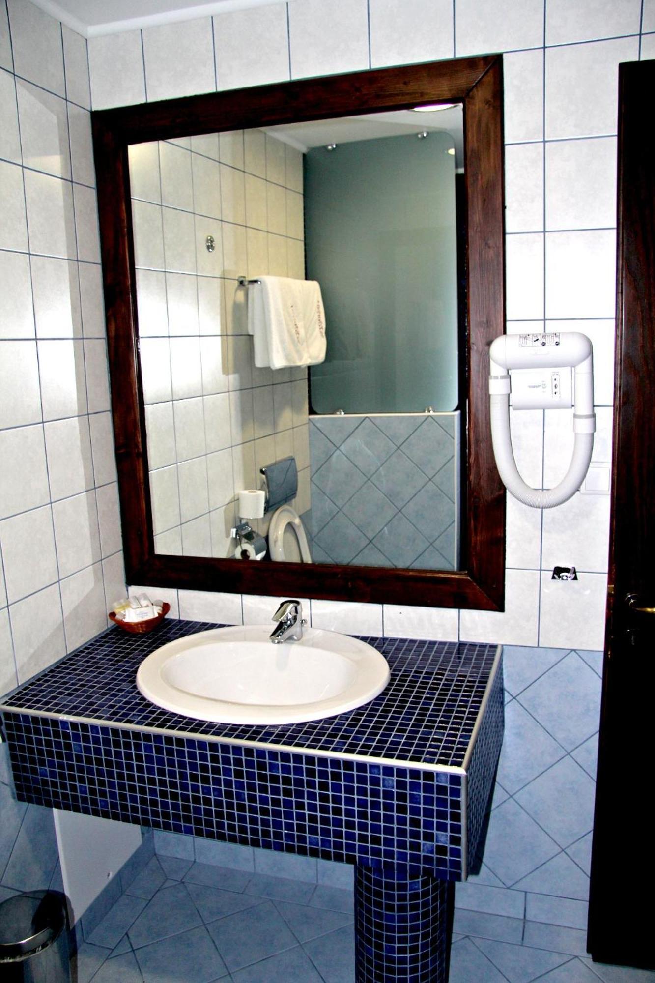 Hotel Taxiarches Aristi Buitenkant foto