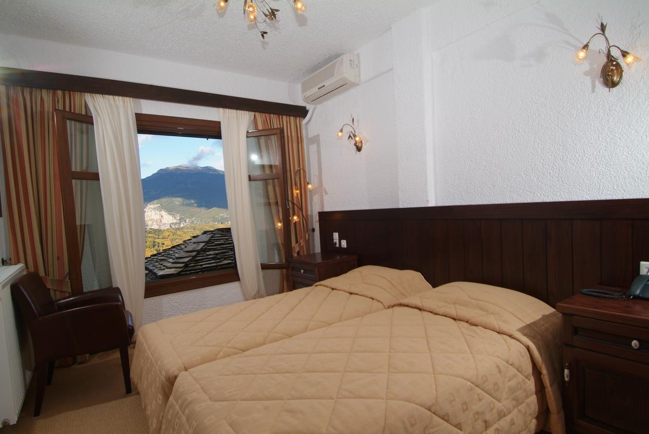 Hotel Taxiarches Aristi Buitenkant foto