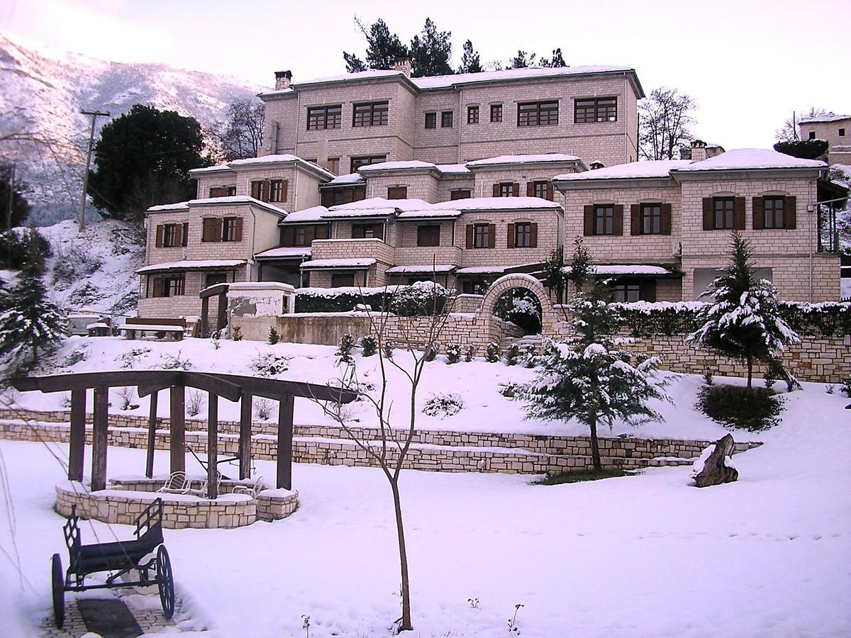 Hotel Taxiarches Aristi Buitenkant foto