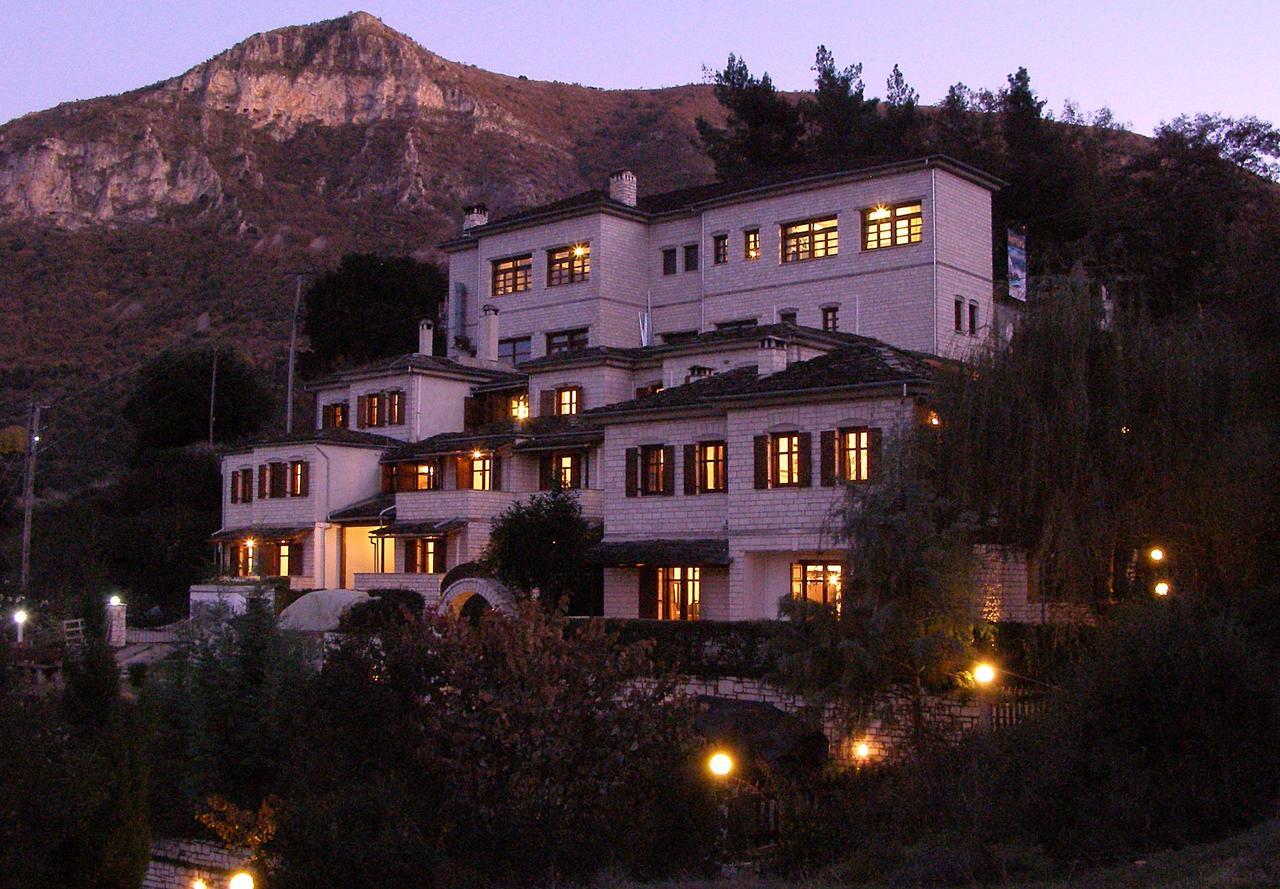 Hotel Taxiarches Aristi Buitenkant foto